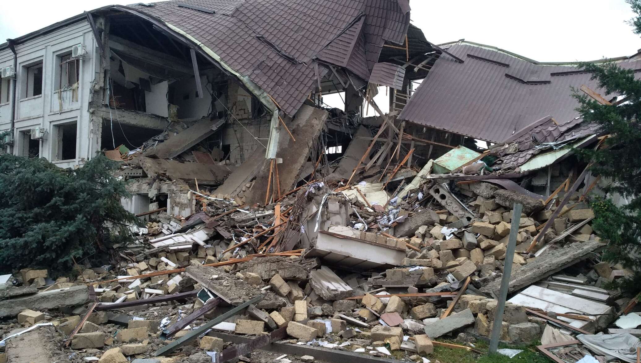 Разрушенный степанакерт 2020. Лачинский коридор миротворцы. Война нагорный карабах 1988. Нагорный карабах 1990. Дорога лачин степанакерт.