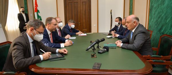 Визит в Абхазию спецпредставителя ЕС по Южному Кавказу Тойво Клаара - Sputnik Абхазия