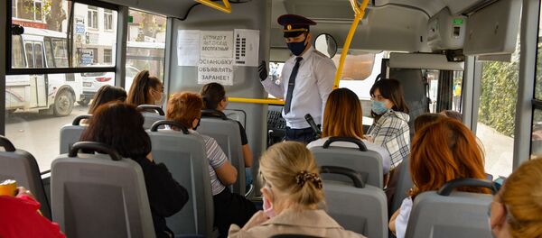 Рейд милиции по соблюдению антиковидных мер на транспорте - Sputnik Аҧсны