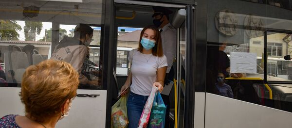 Рейд милиции по соблюдению антиковидных мер на транспорте - Sputnik Абхазия