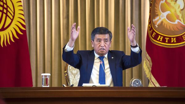 Президент Киргизии Сооронбай Жээнбеков во время итоговой пресс-конференции. - Sputnik Абхазия