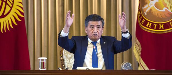 Президент Киргизии Сооронбай Жээнбеков во время итоговой пресс-конференции. Президент Киргизии Сооронбай Жээнбеков во время итоговой пресс-конференции. - Sputnik Абхазия