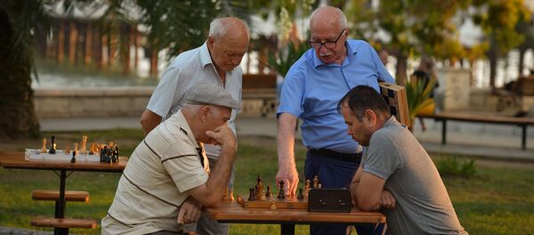 Шахматисты на берегу  Шахматисты на берегу  - Sputnik Аҧсны