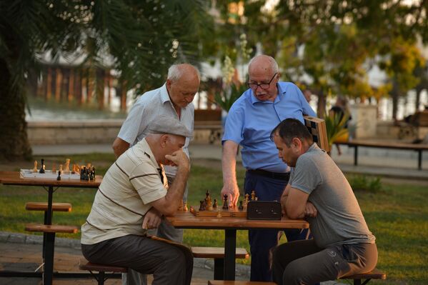 Шахматисты на берегу  - Sputnik Аҧсны