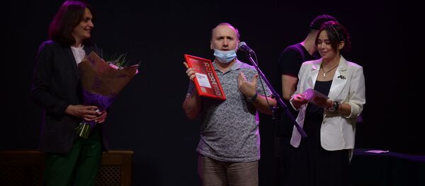 РУСДРАМ подвёл итоги 39-го театрального сезона. На фото: актер Джамбул Жордания РУСДРАМ подвёл итоги 39-го театрального сезона. На фото: актер Джамбул Жордания - Sputnik Абхазия