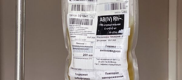 Пациенту делают переливание антиковидной плазмы в палате ковидного моногоспиталя на базе Областной клинической больницы № 1 в Тюмени. - Sputnik Абхазия