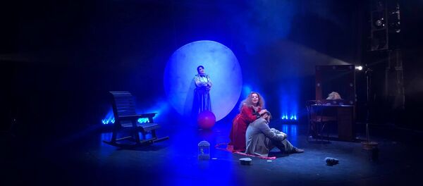 Сцена из вечера Чехова. Симона Спафопуло Сцена из вечера Чехова. Симона Спафопуло - Sputnik Аҧсны