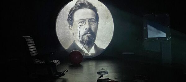 Сцена из вечера Чехова. РУСДРАМ Сцена из вечера Чехова. РУСДРАМ - Sputnik Абхазия