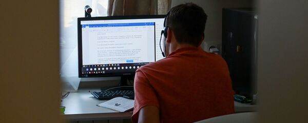 Московские старшеклассники переходят на дистанционное обучение Московские старшеклассники переходят на дистанционное обучение - Sputnik Абхазия