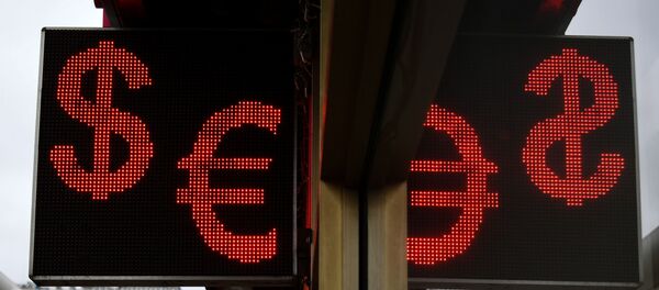 Курс евро впервые за четыре года превысил 90 рублей Курс евро впервые за четыре года превысил 90 рублей - Sputnik Абхазия