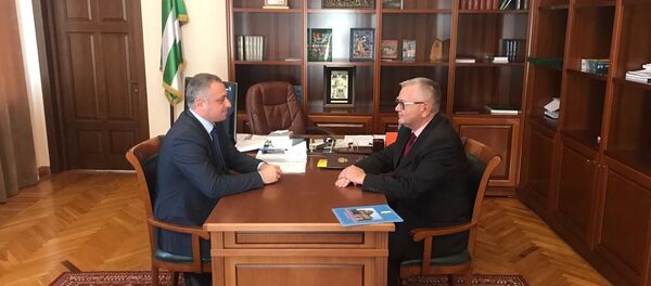 Встреча вице-президента Абхазии Бадры Гунба и посла Российской Федерации в Абхазии Алексея Двинянина Встреча вице-президента Абхазии Бадры Гунба и посла Российской Федерации в Абхазии Алексея Двинянина - Sputnik Аҧсны