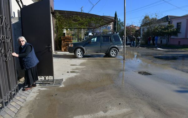Вода подтопила несколько дворов - Sputnik Абхазия