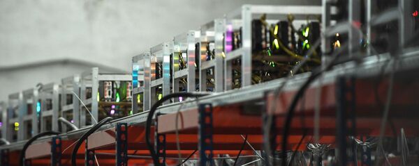 Стеллажи с фермами для майнинга криптовалют. Стеллажи с фермами для майнинга криптовалют. - Sputnik Аҧсны