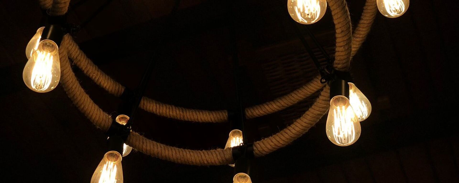 Лампочки  - Sputnik Абхазия, 1920, 04.12.2025