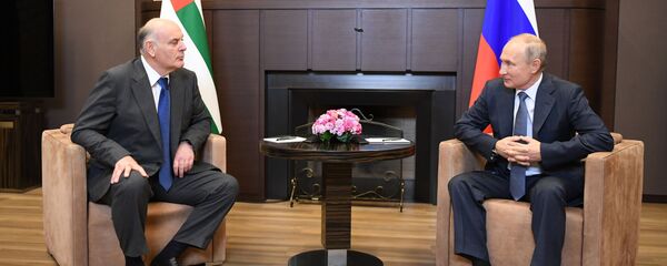 Президент РФ В. Путин встретился с президентом Абхазии Асланом Бжанией Президент РФ В. Путин встретился с президентом Абхазии Асланом Бжанией - Sputnik Аҧсны