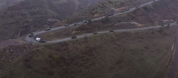 Вертолёты ВКС России сопровождают колонны миротворцев в Карабахе - Sputnik Абхазия