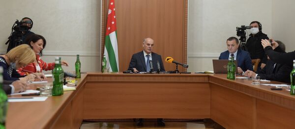 Пресс-конференция президента Абхазии Аслана Бжания Пресс-конференция президента Абхазии Аслана Бжания - Sputnik Абхазия