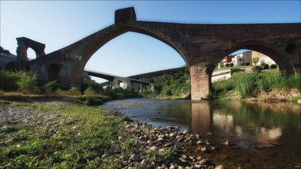 Дьявольский мост в муниципалитете Марторель в Каталонии, Испания - Sputnik Абхазия