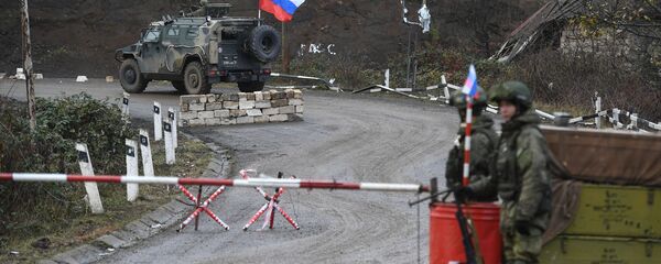Нагорный Карабах. Российские миротворцы обеспечивают безопасность движения Нагорный Карабах. Российские миротворцы обеспечивают безопасность движения - Sputnik Абхазия