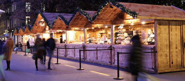 Рождественские палатки  в центре Цюриха все-таки установили и разделили турникетам - Sputnik Абхазия