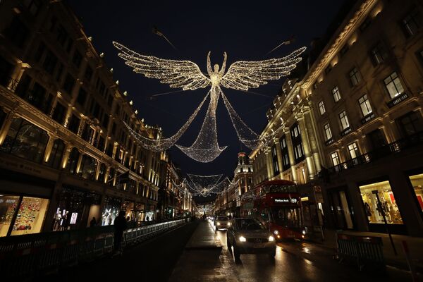 Рождественские огни на Риджент-стрит под названием Дух Рождества в Лондоне - Sputnik Абхазия