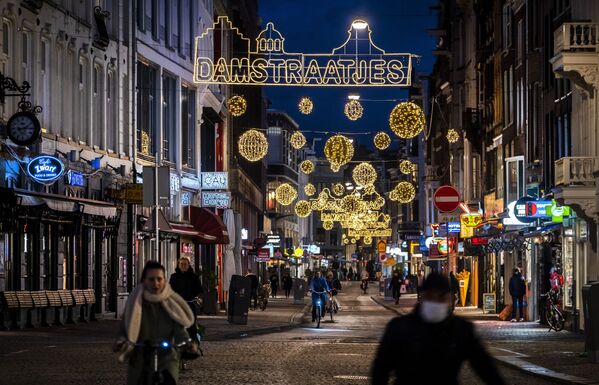 Накануне рождественских праздников в Амстердаме - Sputnik Абхазия