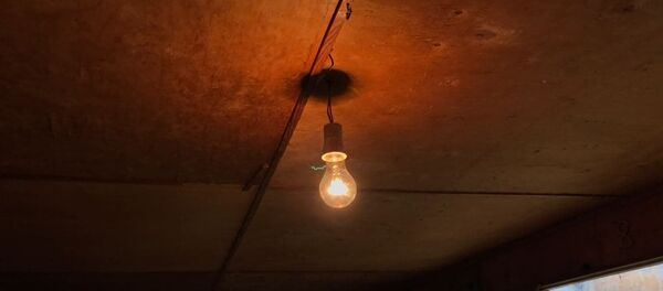 Напряжение в вагончике такое же низкое, как и во всем селе  Напряжение в вагончике такое же низкое, как и во всем селе  - Sputnik Абхазия