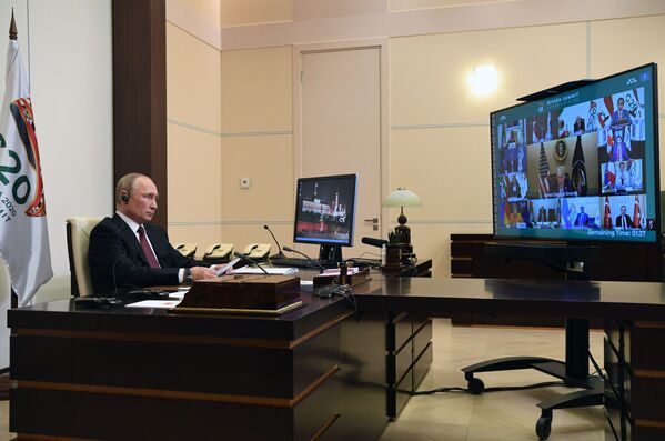 Президент РФ Владимир Путин принимает участие в работе саммита Группы двадцати в режиме видеоконференции - Sputnik Абхазия