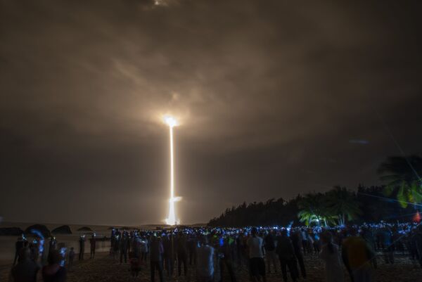 Ракета Long March-5 Y5 с лунным зондом Chang'e-5 взлетает с космодрома Вэньчан, Китай - Sputnik Абхазия