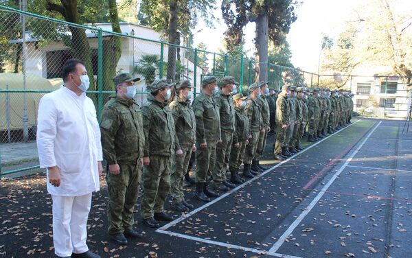 Российских военных медиков в Абхазии наградили за помощь в борьбе с COVID-19 - Sputnik Абхазия