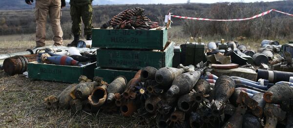Разминирование жилого сектора в Степанакерте и его окрестностях Разминирование жилого сектора в Степанакерте и его окрестностях - Sputnik Абхазия