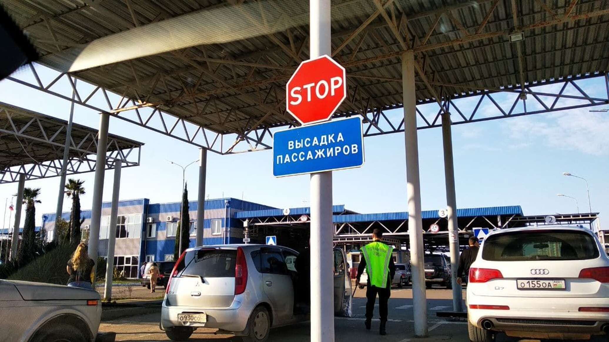 Въезд в абхазию в 2024 году. Псоу Абхазия граница с Сочи. КПП Адлер – КПП Псоу. КПП Сочи Абхазия. Граница Сочи Абхазия.
