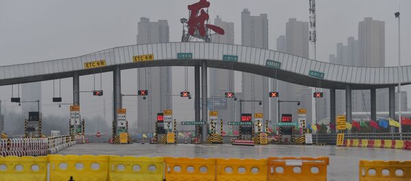 Заблокированный выезд из Уханя, Китай Заблокированный выезд из Уханя, Китай - Sputnik Абхазия