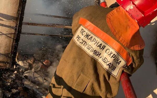 В селе Адзюбжа Очамчырского района сгорел жилой двухэтажный дом - Sputnik Абхазия