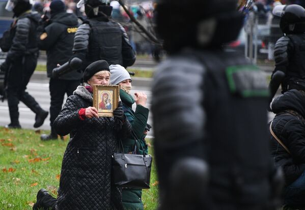 Сторонники оппозиции во время акции протеста в Минске - Sputnik Абхазия