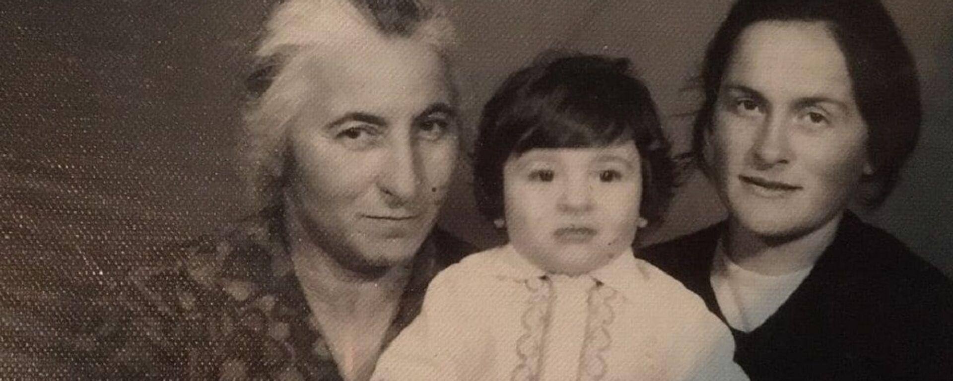 Погибшие в Латской трагедии Нателла Кобахия-Хашба с сыном и матерью - Sputnik Аҧсны, 1920, 14.12.2020