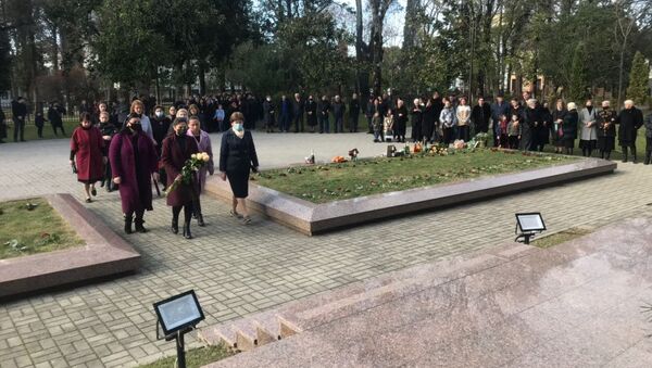 Сотни жителей Абхазии почтили память погибших в Латской трагедии в понедельник 14 декабря - Sputnik Аҧсны