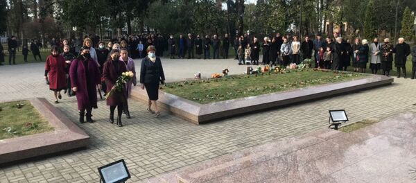 Сотни жителей Абхазии почтили память погибших в Латской трагедии в понедельник 14 декабря Сотни жителей Абхазии почтили память погибших в Латской трагедии в понедельник 14 декабря - Sputnik Аҧсны