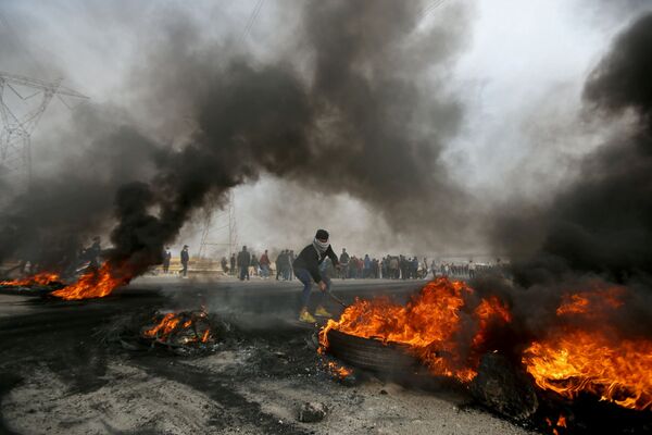 Антиправительственные протесты в Басре, Ирак - Sputnik Абхазия