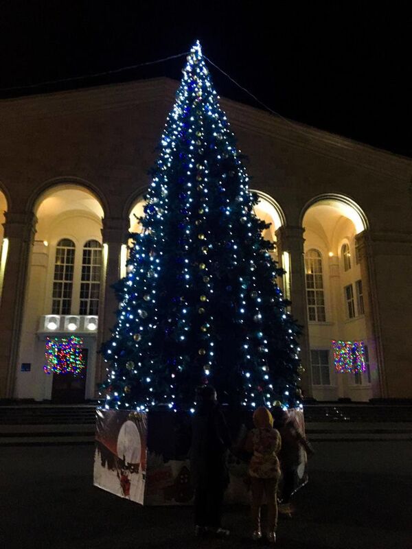 Новогодняя елка в Ткуарчале  - Sputnik Абхазия