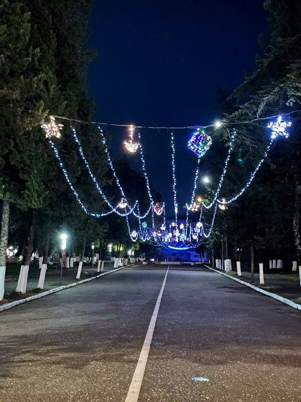Новогодняя атмосфера в Гали  - Sputnik Абхазия