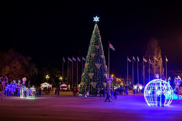 Новогодняя атмосфера в Сухуме  - Sputnik Абхазия