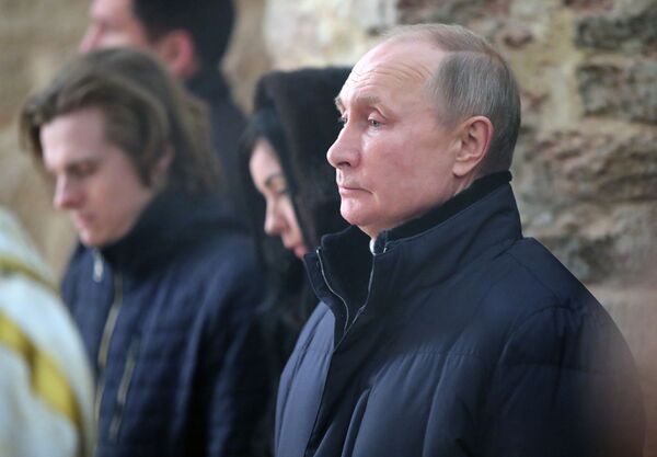 Президент РФ Владимир Путин во время Рождественского богослужения в церкви Николы на Липне - Sputnik Абхазия