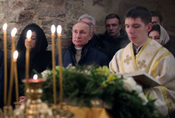 Президент РФ Владимир Путин во время Рождественского богослужения в церкви Николы на Липне - Sputnik Абхазия