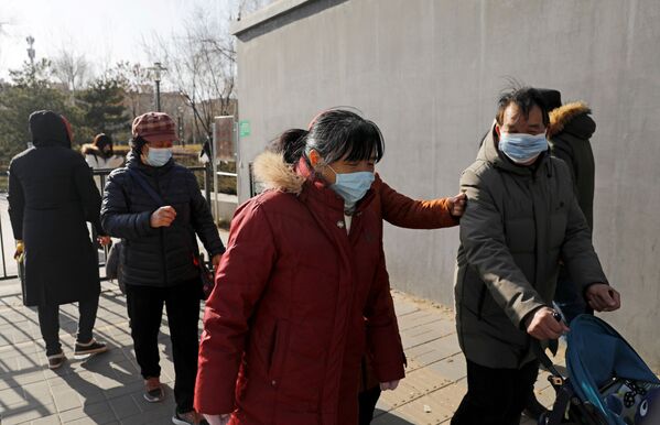 Люди в масках на улице Пекина - Sputnik Абхазия