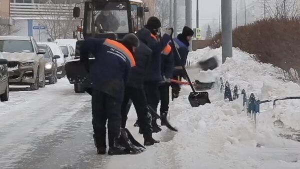 Бой со снегом: коммунальные службы готовы - Sputnik Абхазия