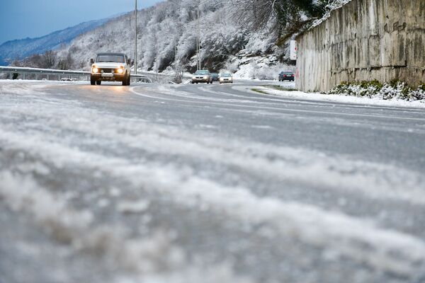 Первый снег в столице Абхазии  - Sputnik Абхазия