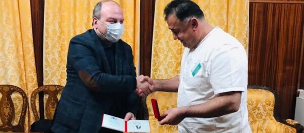 НАЧАЛЬНИКУ РОССИЙСКОГО МОБИЛЬНОГО ГОСПИТАЛЯ ВРУЧИЛИ ВЕДОМСТВЕННУЮ НАГРАДУ АБХАЗИИ   НАЧАЛЬНИКУ РОССИЙСКОГО МОБИЛЬНОГО ГОСПИТАЛЯ ВРУЧИЛИ ВЕДОМСТВЕННУЮ НАГРАДУ АБХАЗИИ   - Sputnik Абхазия