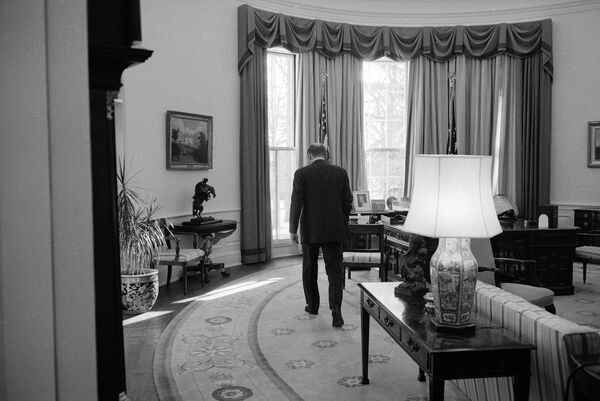 Президент США Джеральд Форд в последний день правления в Овальном кабинете в Белом доме, 1977 год - Sputnik Абхазия