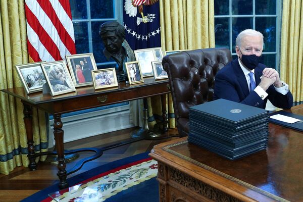 Президент США Джо Байден в Овальном кабинете в Белом доме, 2021 год  - Sputnik Абхазия